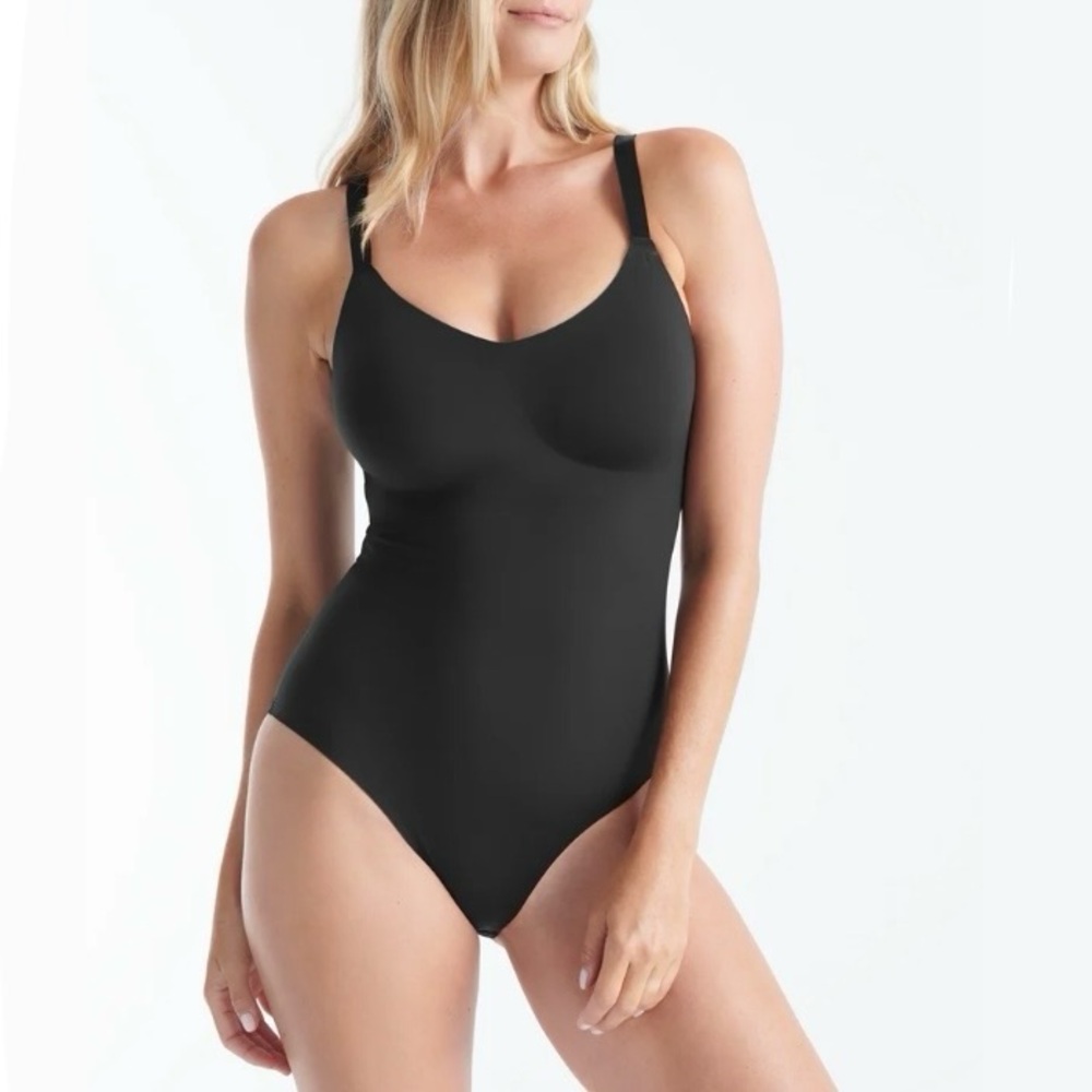 Knit LuxeLift Bodysuit. 🖤